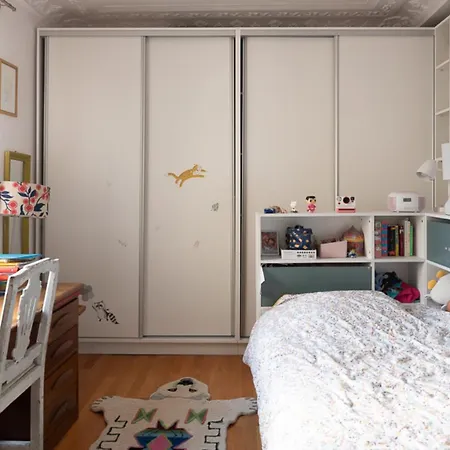 Small Cocoon With A View Of The Eiffel Tower Appartement Parijs